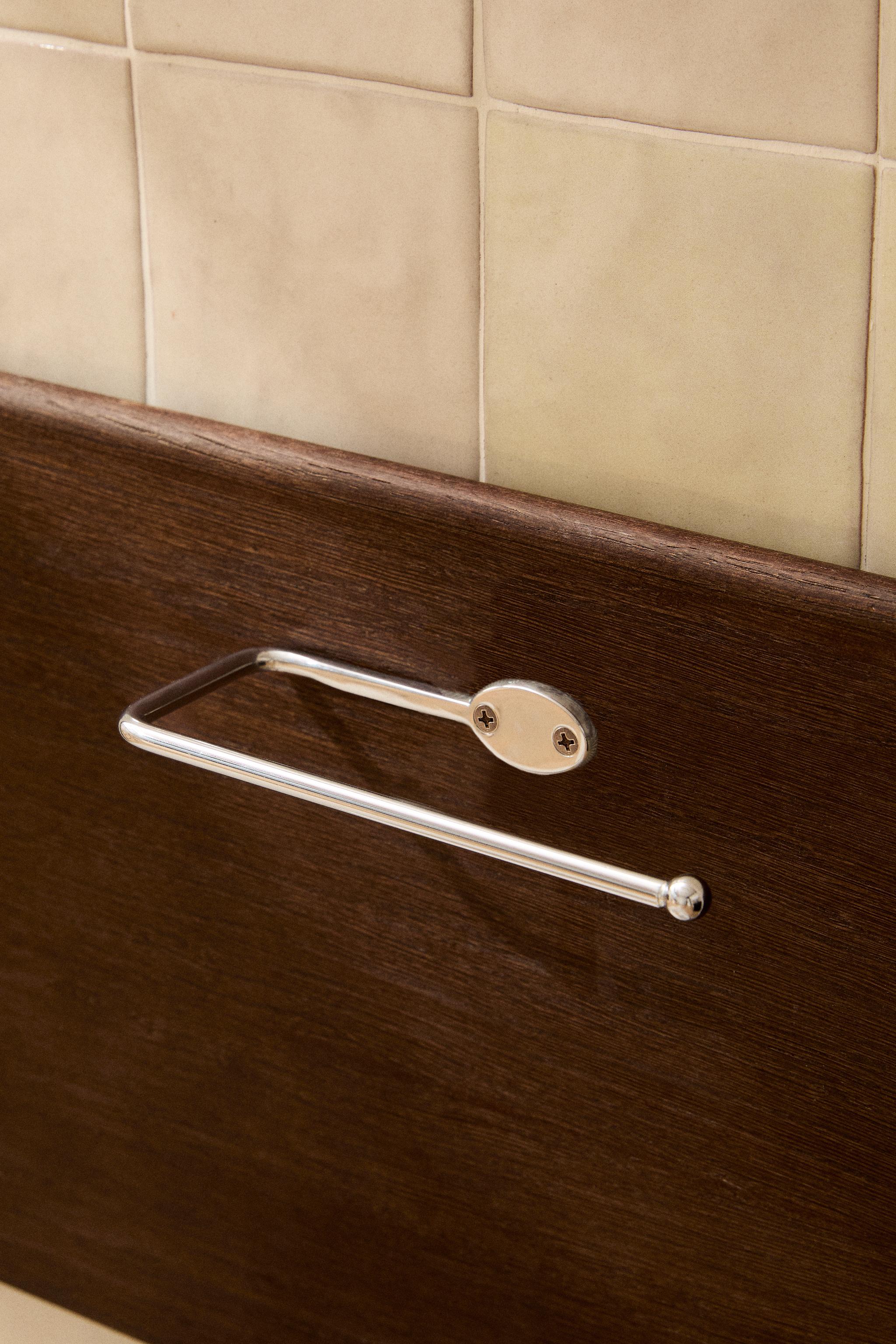 SILVER METAL TOILET PAPER HOLDER